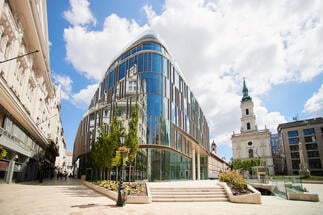 Szervita Square Building. Budapest belvárosának új retail központja