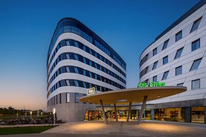 Új TRIBE Hotel nyílt a budapesti repülőtéren
