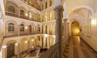 1062. Teréz körúton  színvonalas 80-182 nm-es  irodák bérelhetők.