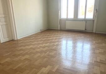 1062. Bajza utcában az Anrássy útnál kiadó 268 nm-es világos, jó állapotú lakás iroda