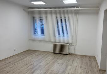 1142. XIV. kerületben Stefánia úton, kiadó teljes, önálló belső 4 szintes épület.