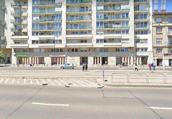 XIII.  Lehel utcában a Béke térnél kiadó  Új építésű ház utcai bejáratú nagy kirakatos18 m2-es iroda