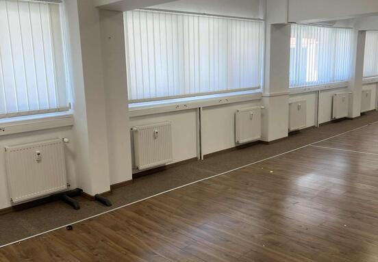 178nm földszinti egy nagy légterű helység jkiadó  XIII.  Röppentyű utcában